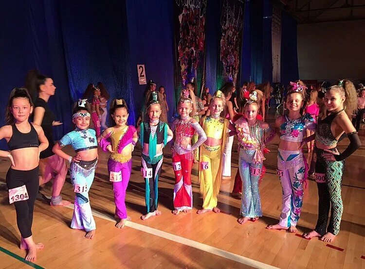 Школа современных танцев в москве. Хореографический зал. Dance 23 московский. Студия 23 бийск танца. Дэнс фм домодедово.