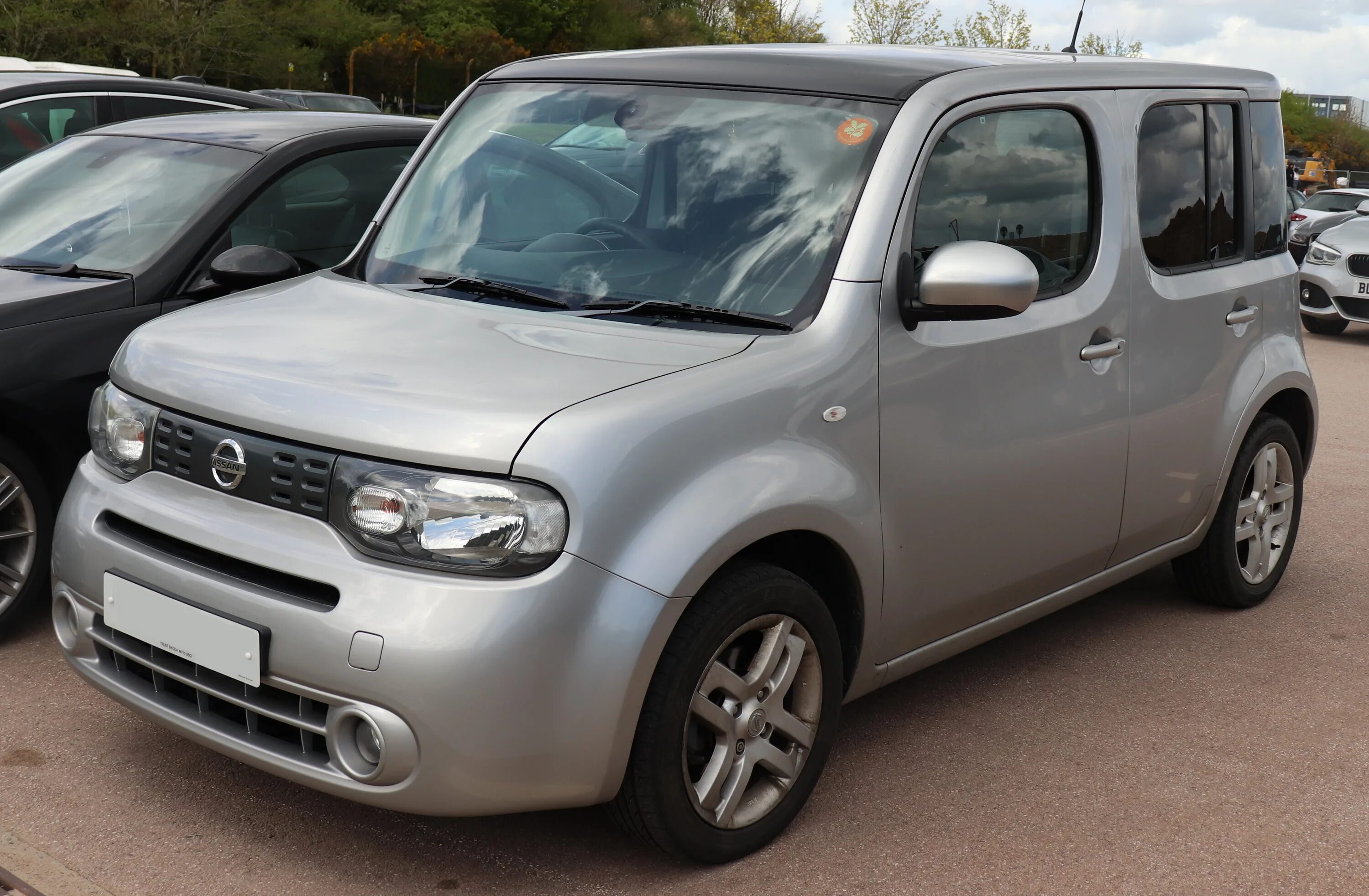 Ниссан куба отзывы. Nissan Cube z12. Nissan Cube z12 2010. Ниссан куб 2010. Nissan Cube 2017.