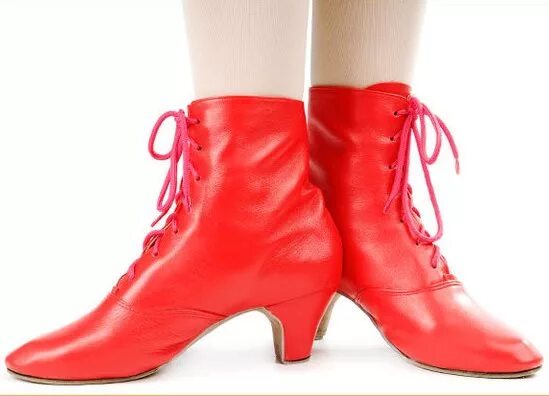 Белые черевички. Ботинки женские зимние sayota. Царские черевички. Белые черевички. Красные сапожки женские.