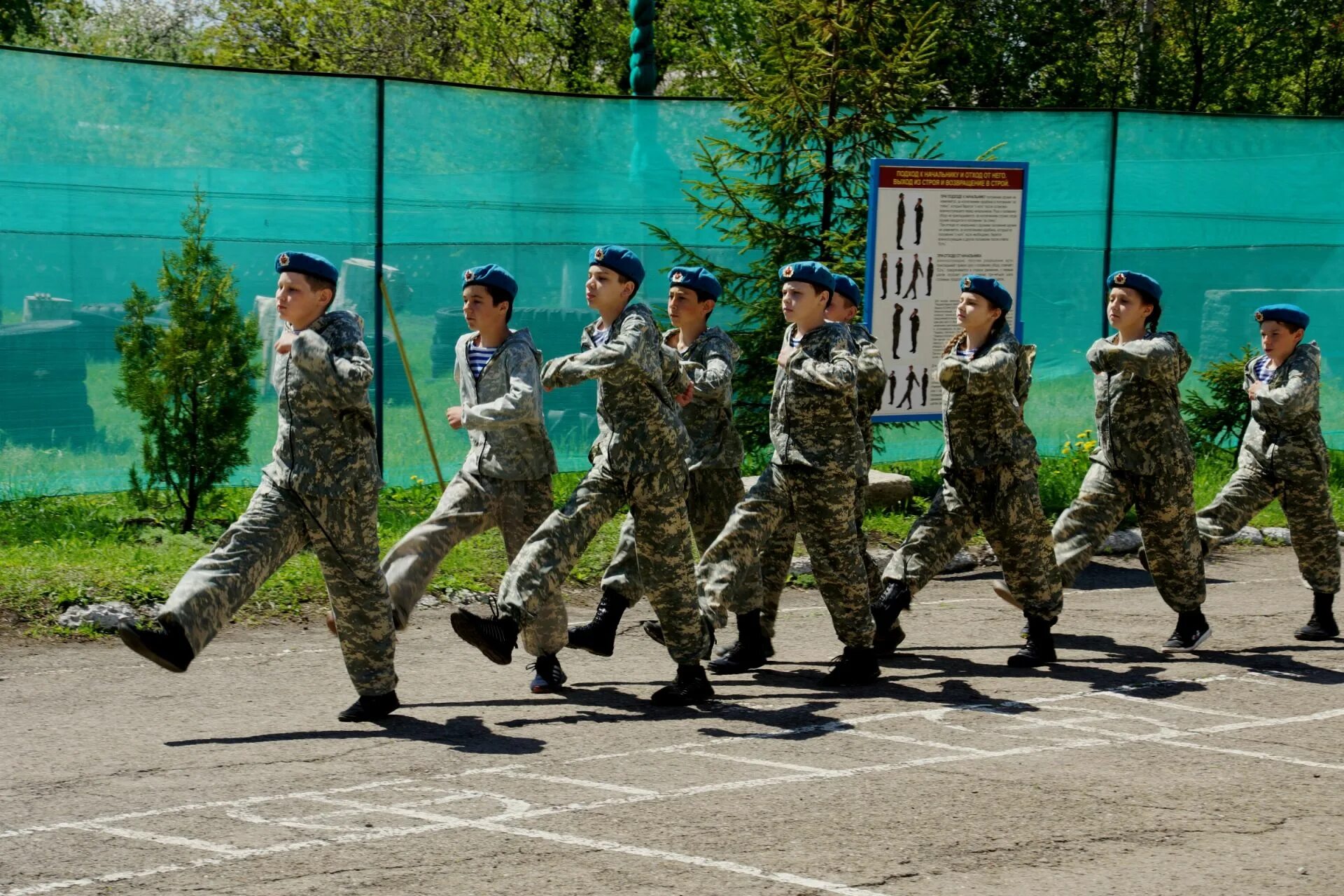 Зарница вход. Зарница (игра). Зарница Голышманово. Военная игра Зарница. Зарница Балаково.