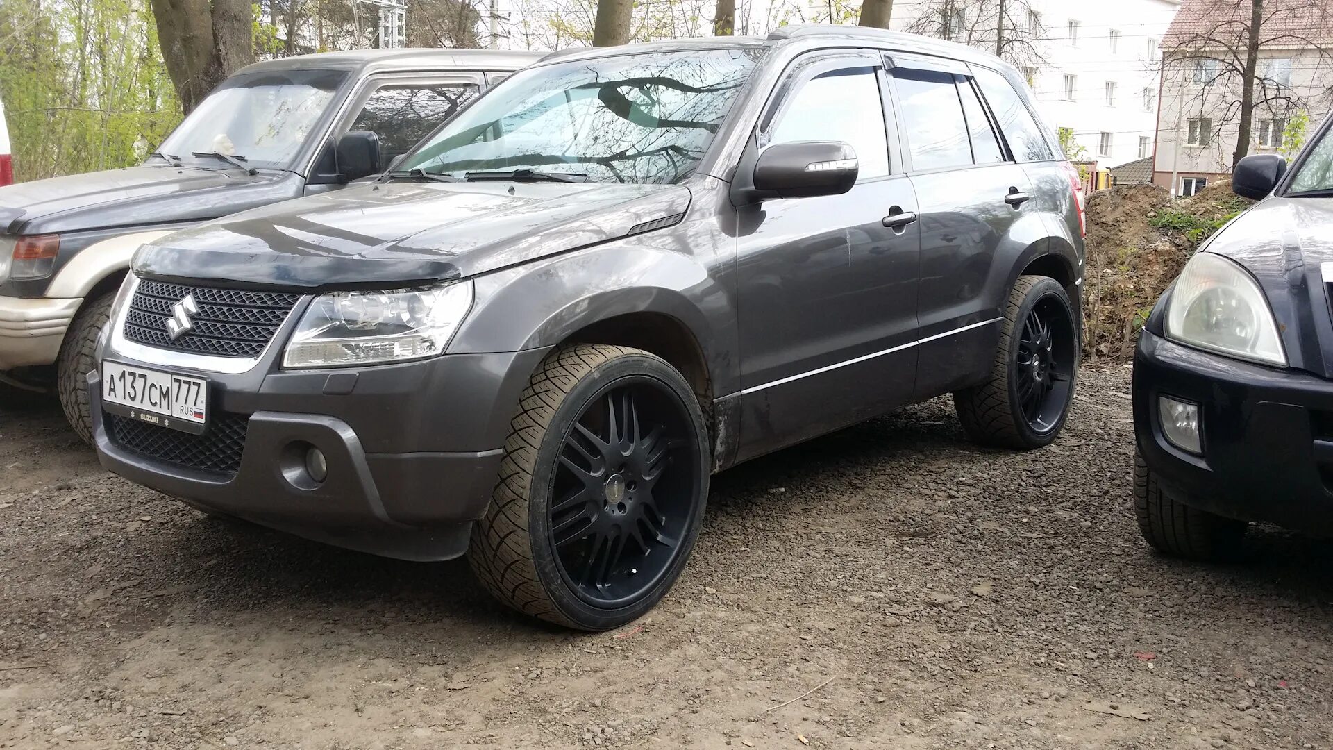 Suzuki vitara колеса. Сузуки Гранд Витара на 19 дисках. Grand Vitara r18. Suzuki Grand Vitara 2007 r19. Grand Vitara 2008 20" колеса.