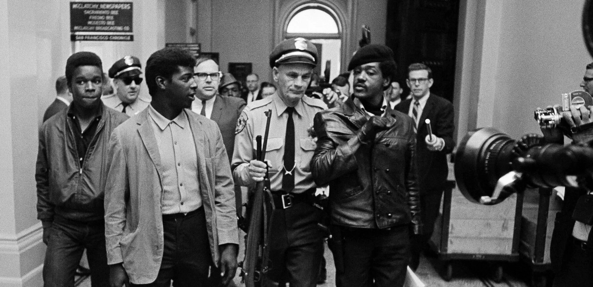 История про черного. Черные пантеры США 1968. Черные пантеры организация в США. Движение черные пантеры в США. Черная пантера 1960.