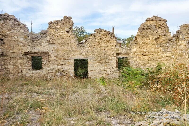 На неделю на в старом крыму. Мечеть Бейбарса старый Крым. Руины мечети Бейбарса. Солхат старый Крым. Руины Солхат.