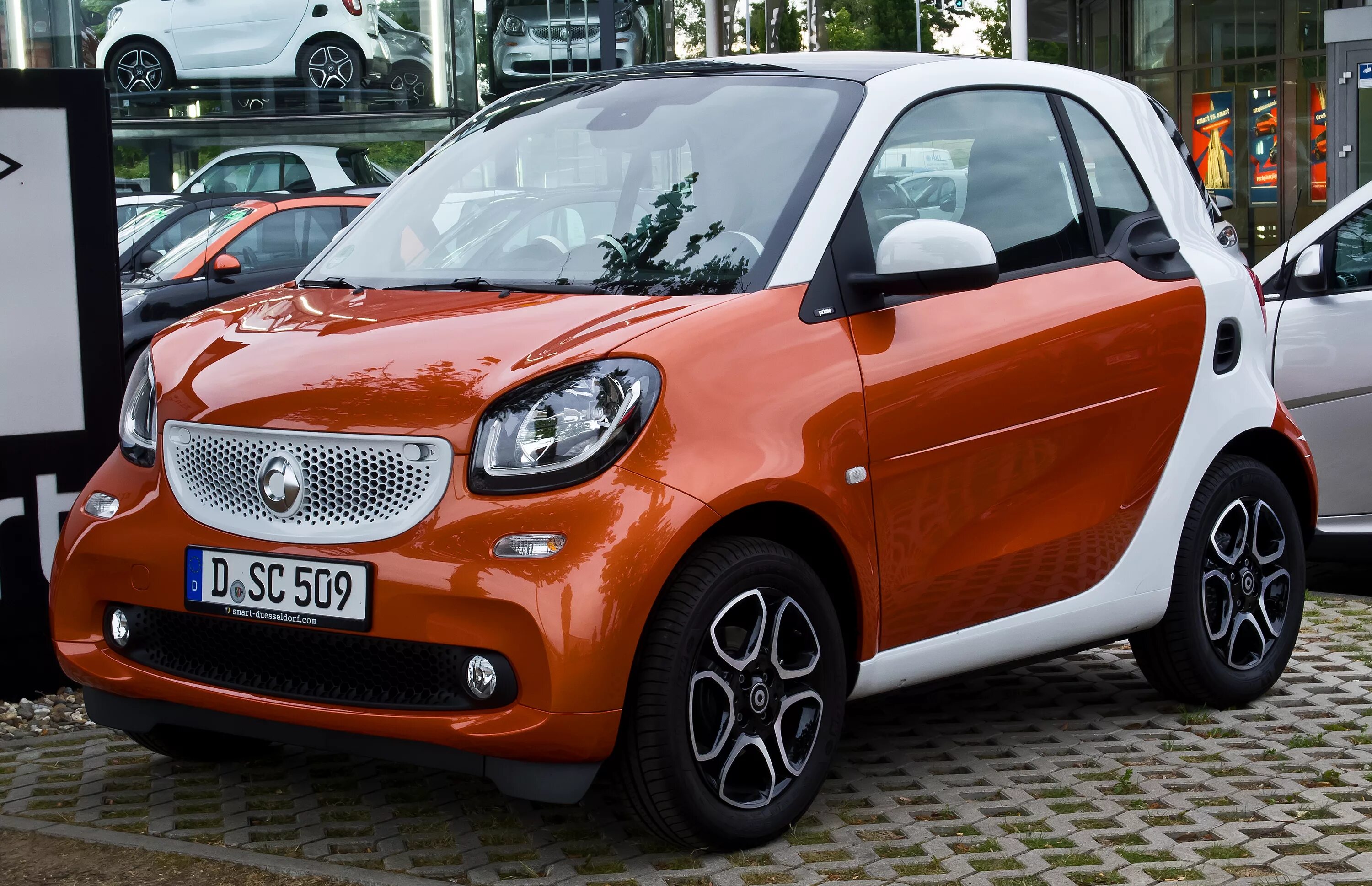 Недорогие и качественные автомобили. Смарт Fortwo Coupe. Smart Fortwo Coupe машина. Smart Fortwo w453. Smart Fortwo 453.