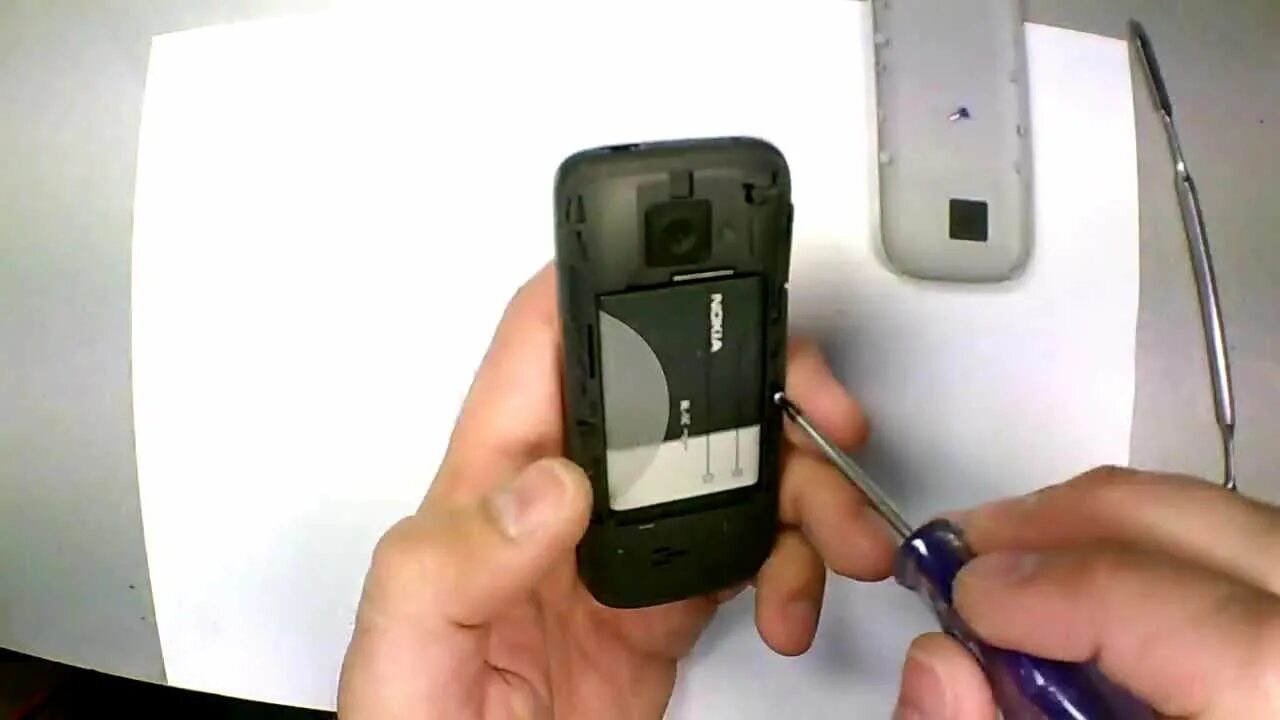 Индикатор зарядки телефона. Тонкая зарядка для нокиа 6101. Nokia 5130 xpressmusic зарядка. Заряжается телефон нокия. Заряжается телефон нокия.