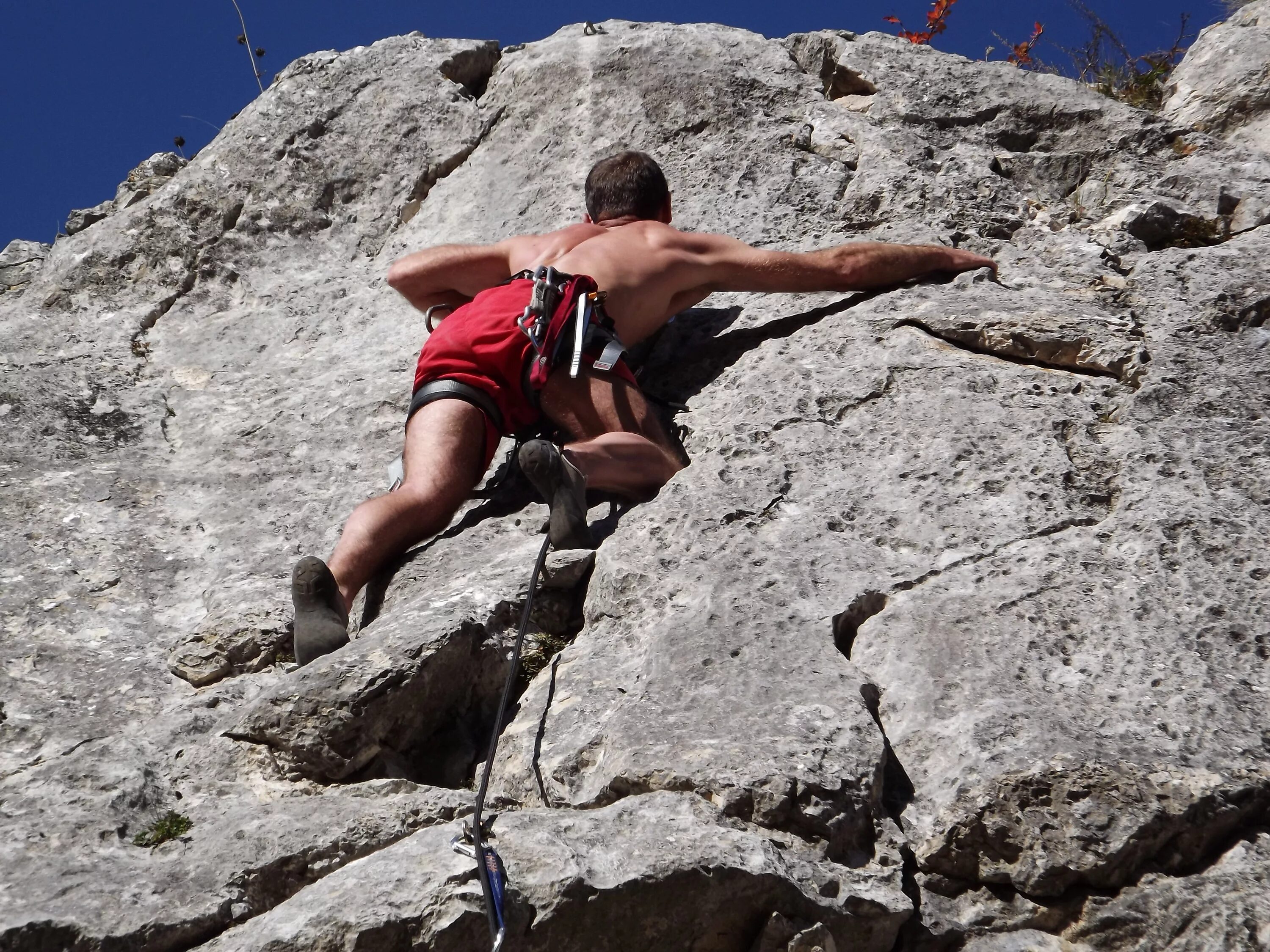 Rock climber rock climber org ru. Туристы скалолазы. Скалолаз Делмар.