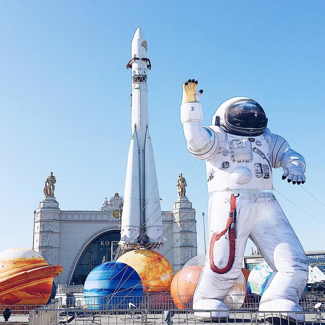 День космонавтики фотографии. День космонавтики. День Космонавта. Праздник день космонавтики. Празднование дня космонавтики.