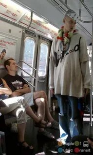 Высокие люди в транспорте