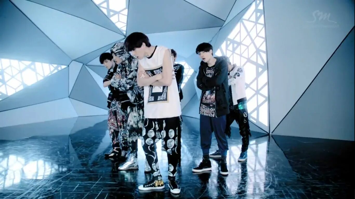 клипы корейской группы exo. Exo хистори. Exo mama. Exo tempo. Exo клипы.