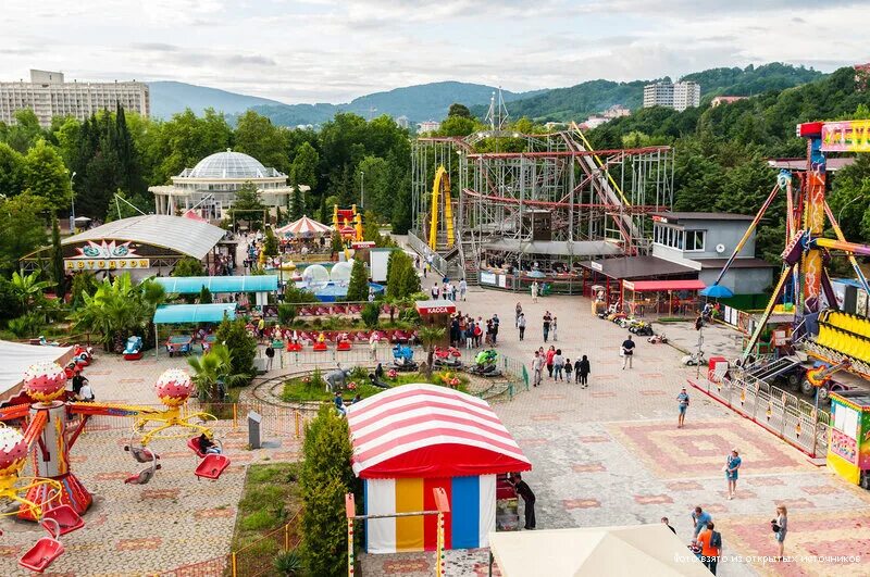 Адлер ПКИО. Центральный парк Адлер. Адлерский парк культуры. Адлерский парк аттракционов.