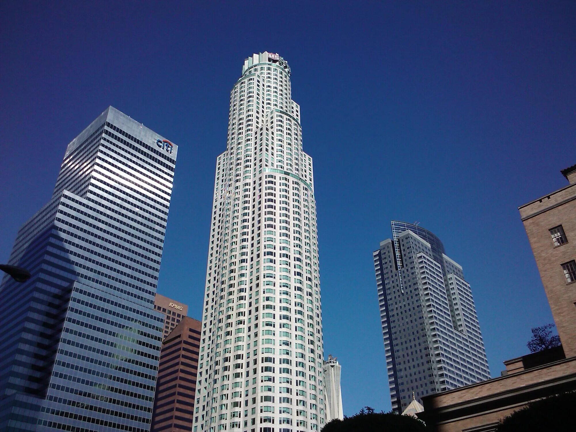 Высокое известное здание