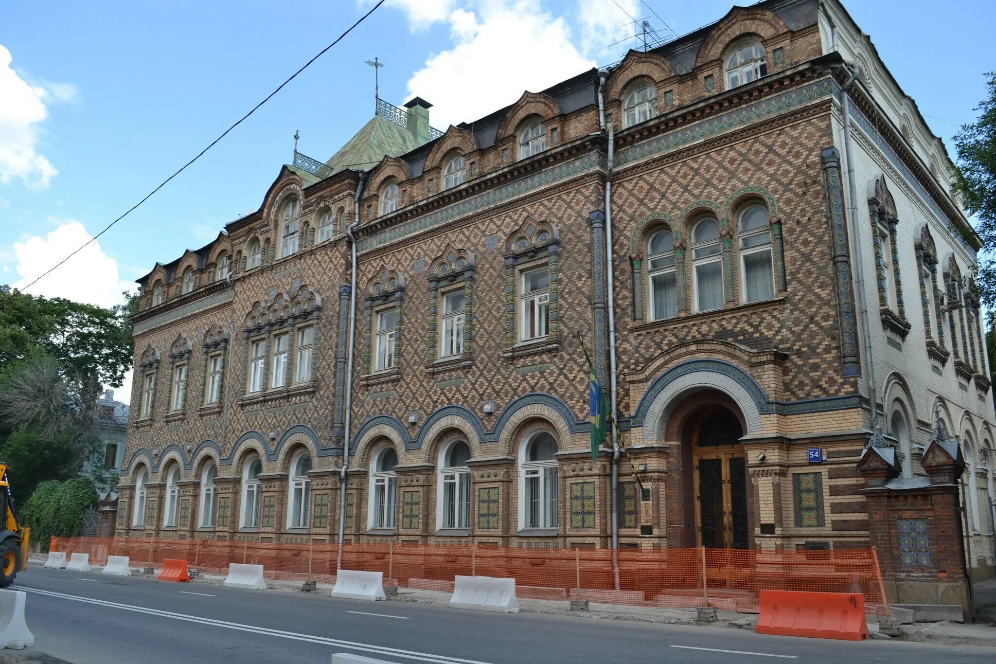 Узнать историю здания