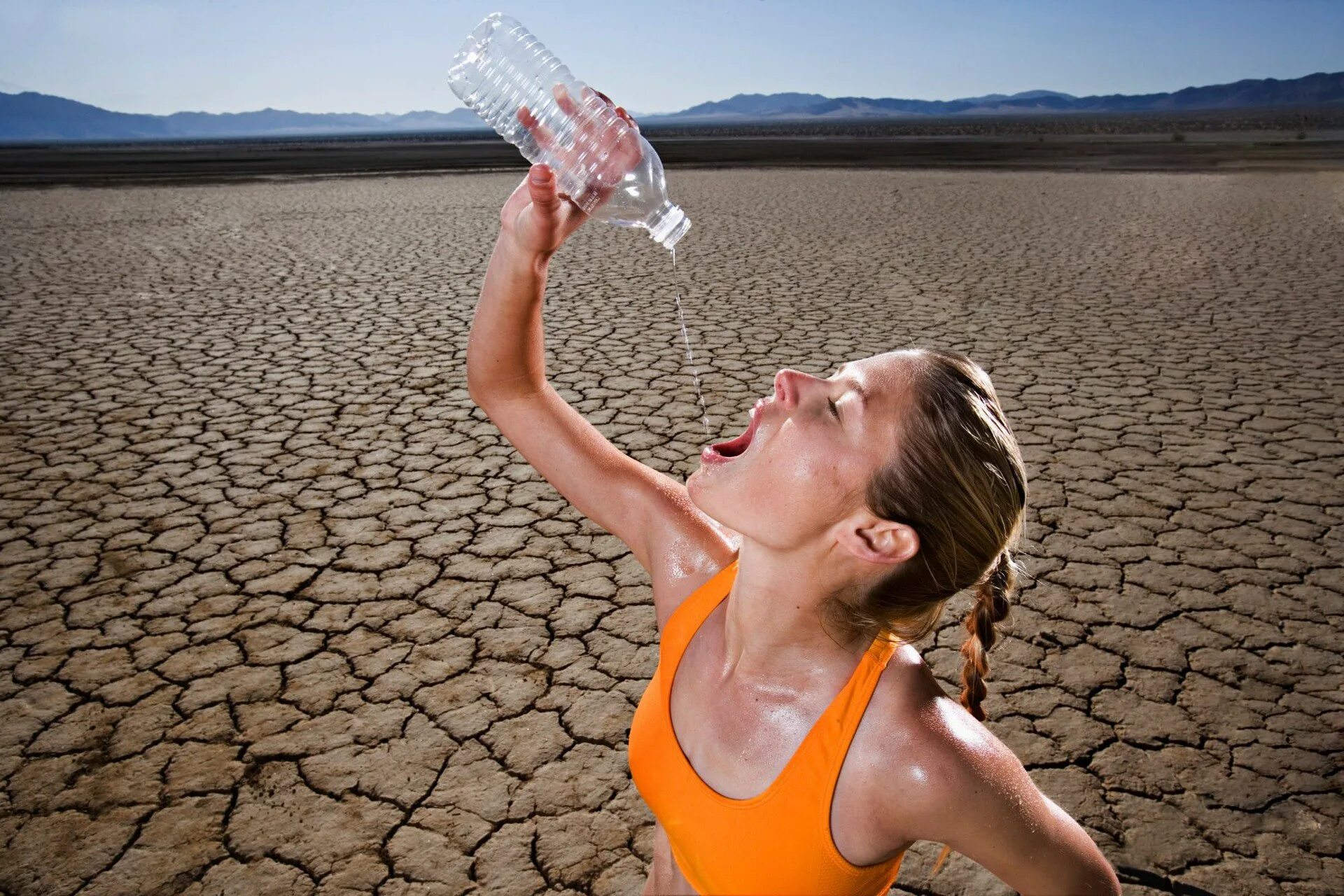 Глоток воды. Мало воды. Вода и человек. Жажда.