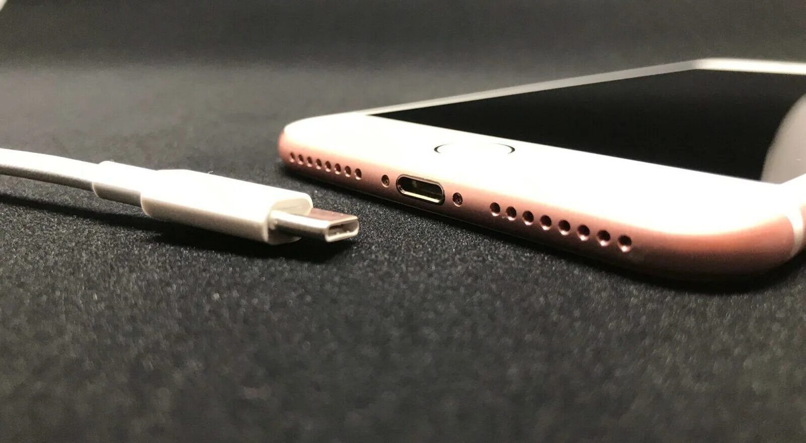 Iphone 15 usb type c. Type c айфон. iphone 14 usb c. apple type с in iphone. зарядка от эпл машины.