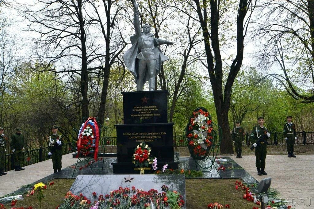 Памятник штыки зеленоград. Памятник дмитрию разумовскому в зеленограде. Памятник рокоссовскому в зеленограде. Памятник победы в зеленограде. Зеленоград памятники воинской славы.