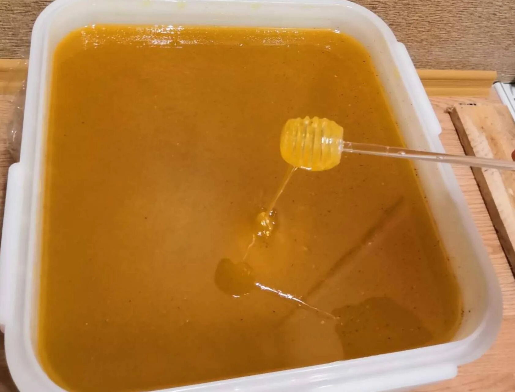 Что находят в меде. Что находят в меде. Пчелиный мёд. Цвет натурального меда. Самый дорогой мёд в мире.