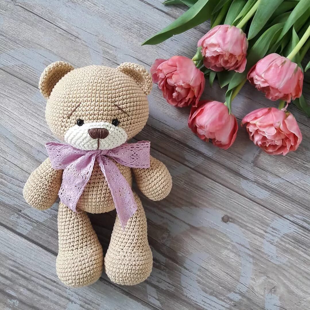 Амигуруми медвежонок тедди. Медведь тедди крючком амигуруми. Медвежонок тедди амигуруми крючком. Mishka amigurumi мишка. Медведь тедди крючком амигуруми.
