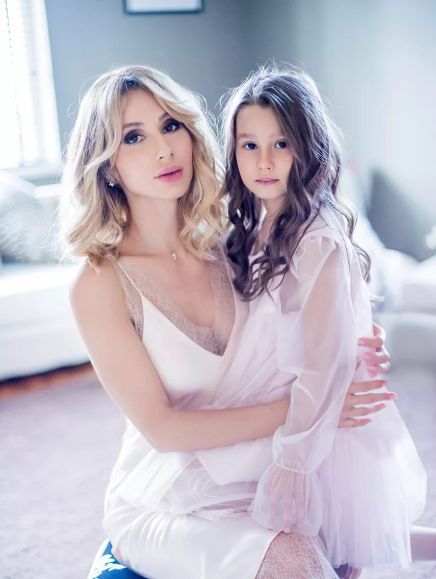 младшая дочь лободы. дочь лободы. светлана лобода с дочкой. светлана лобода с младшей дочкой. дочь светланы лободы тильда.