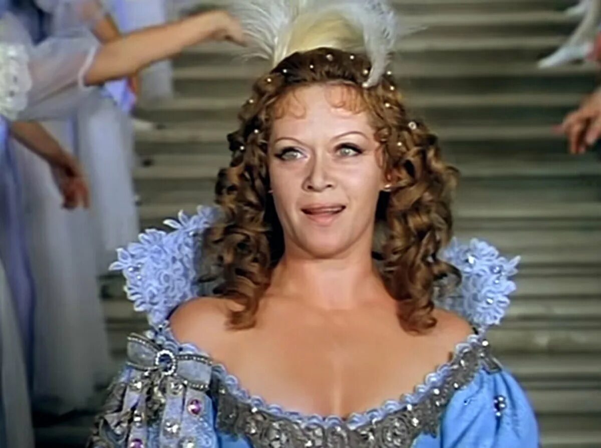 Алиса фрейндлих королева анна австрийская. Анна австрийская три мушкетера. Королева из трех мушкетеров. Подвески королевы анны австрийской три мушкетера. Королева анна австрийская три мушкетера.