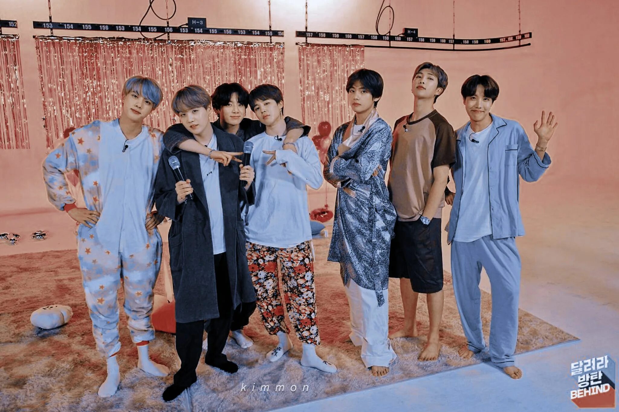 Bts выпуск. Run BTS В пижамах. РАН БТС 97 эпизод. Джин в пижаме БТС. BTS 2020.