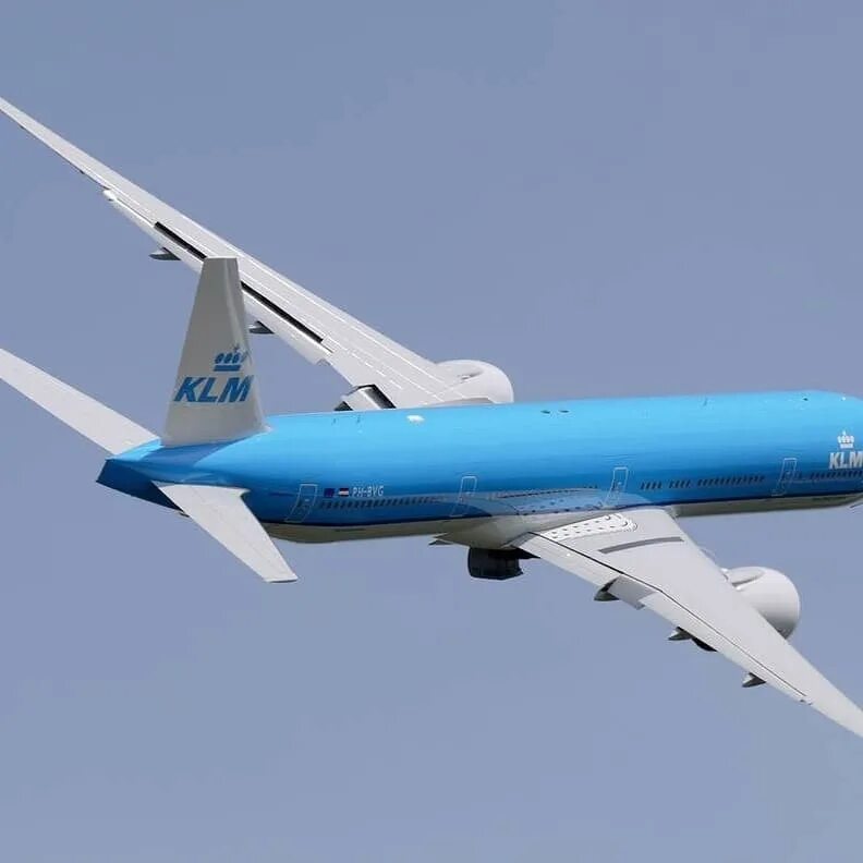 Ан 124 иркутск. Боинг 777 катар эйрвейз. Тинькофф all airlines дебетовая. Аэробус 737 ютэйр. Втб у самолета самара.