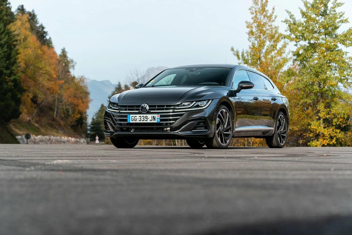 Volkswagen arteon shooting brake r. Фольксваген Артеон 2022. Фольксваген Артеон 2023. Volkswagen Arteon салон. Volkswagen Arteon 2022 голубой.