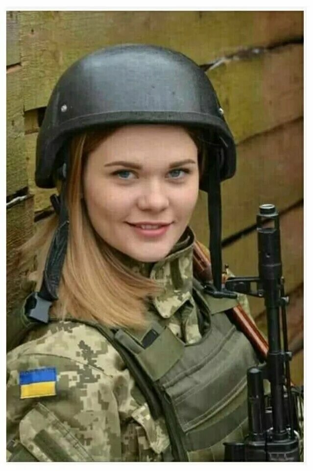 Украинки военные. Украинские женщины военные. Женщина солдат.