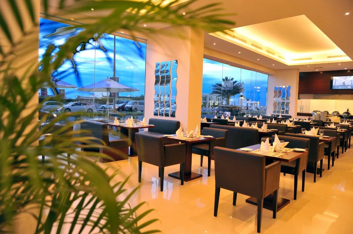 Рамада аджман бич 4. Отель ramada beach hotel ajman 4. Рамада бич отель аджман. Отель ramada by wyndham beach hotel ajman. Рамада бич аджман.