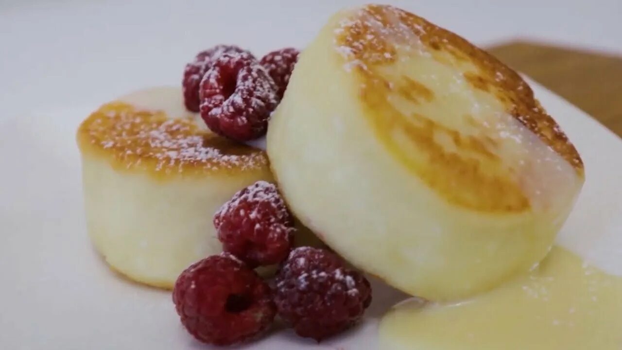 Творожники на сковороде. Люда изи кук блины. Творожная бабка запеканка. Сырники творожные. Сырники люда кук.