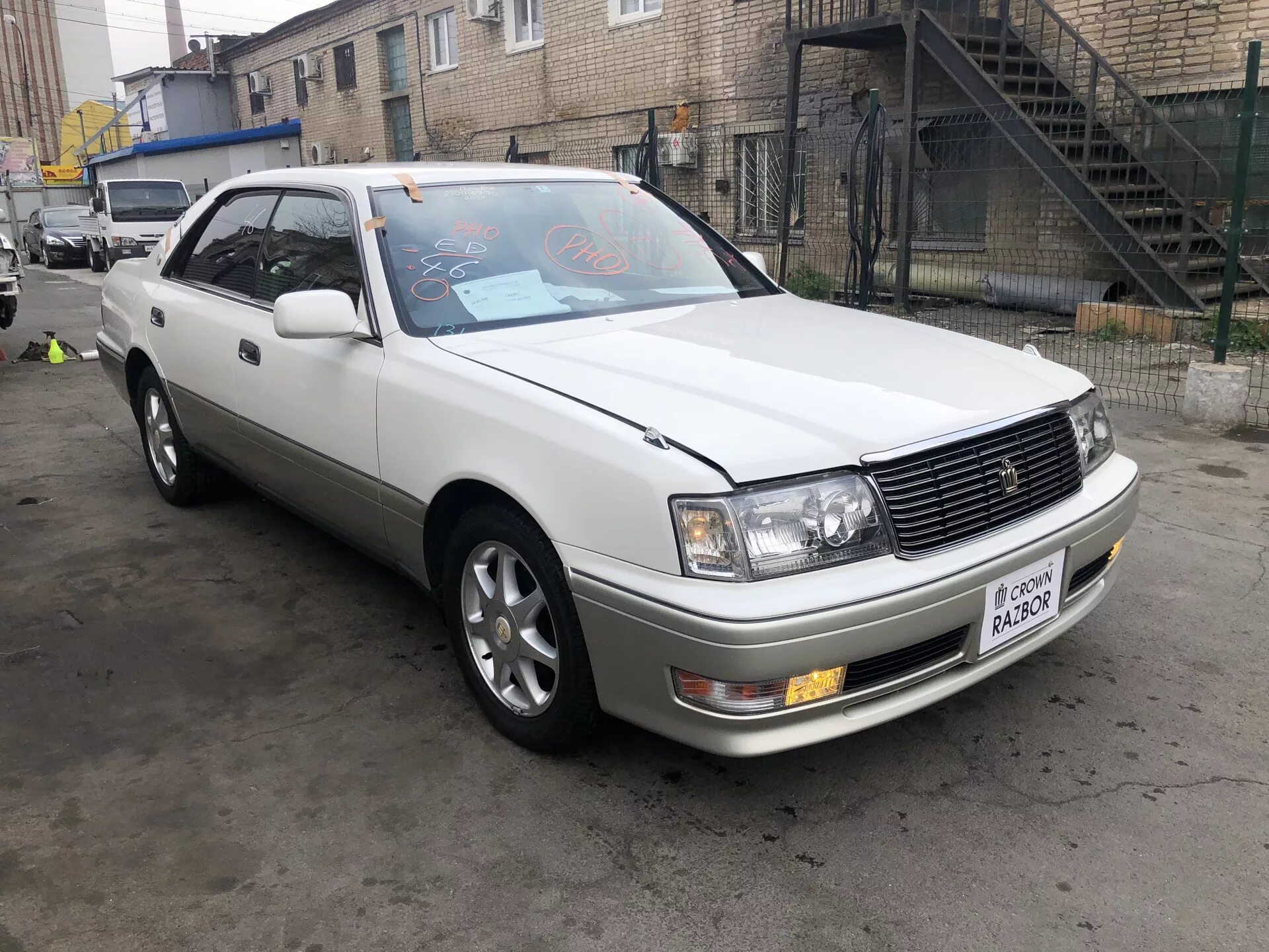 Продажа тойота краун. Краун 151 кузов. Toyota Crown 151 кузов. Crown 150 кузов. Тойота Краун 155.