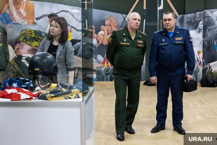 Военная выставка. Выставка армия. Выставка НАТО хроника жестокости. Выставка оружия НАТО. Нато выставка