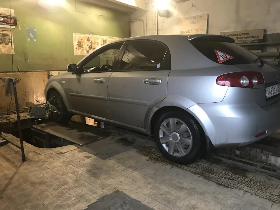 Развал шевроле лачетти. Сход развал chevrolet lacetti. развал схождение шевроле лачетти. шевроле лачетти хэтчбек на развалах.