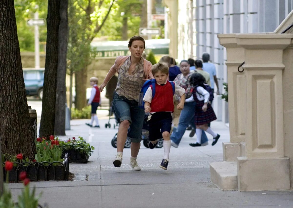 амелька сиреноголовый. няня для телохранителя читать. дисней няня джесси. девочка отпугивает всех нянь название. няня.