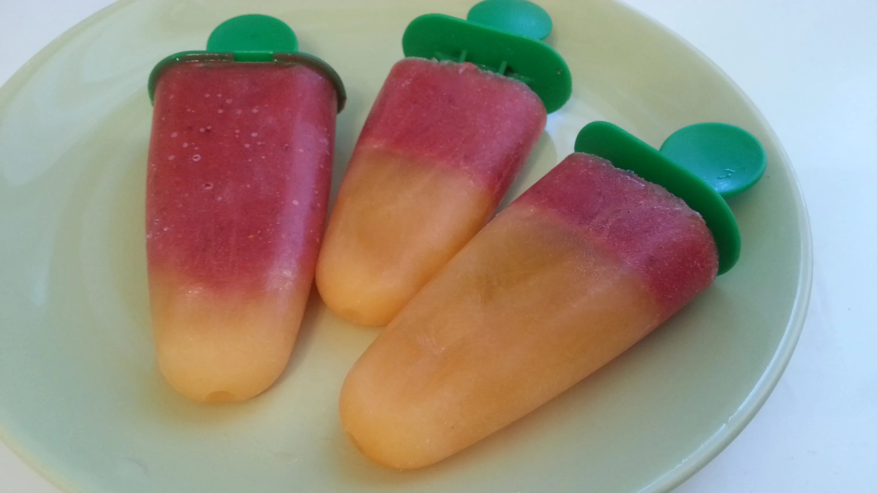 Делаем фруктовое мороженое. Фруктовый лед мохито. Клубничное мороженое на палочке. Делаем фруктовое мороженое. Делаем фруктовое мороженое.