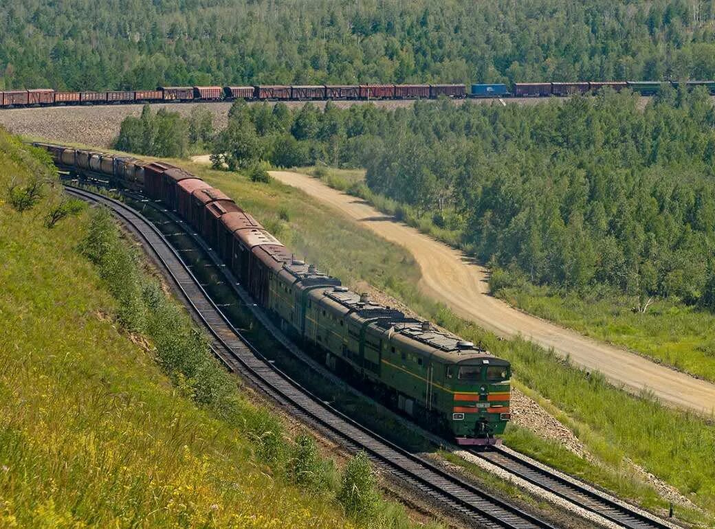 Перегон техники из китая. Перегонщик автомобилей грузовых. 2тэ116 тепловоз. Перегон адриановка седловая. Перегон техники из китая.
