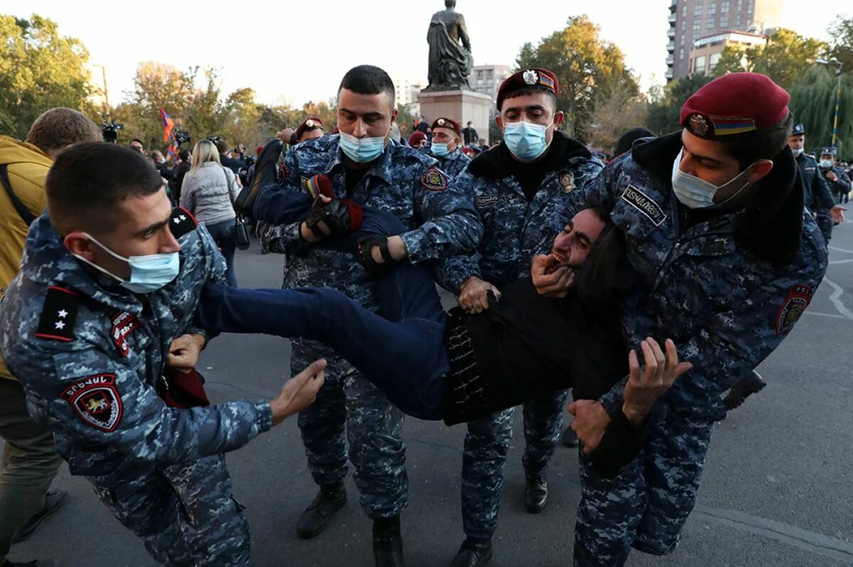 Нападение в ереване. Протесты в Армении. Акции протеста в Ереване. Митинг в Ереване. Протесты в Армении 2022.