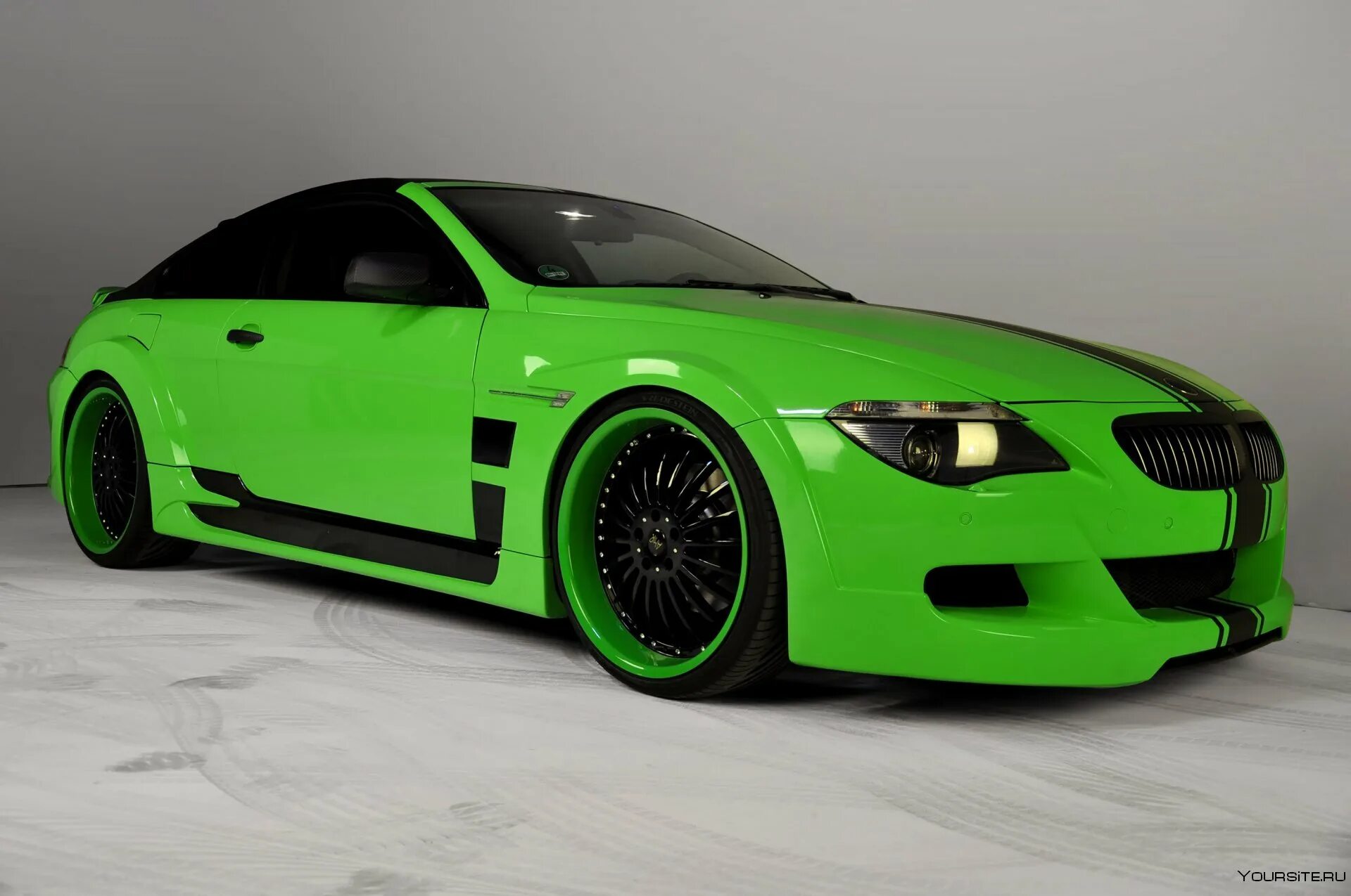 Зеленая машина фото. BMW m6 Green. BMW e63 Green. Кислотно салатовый fzs600. Серо зеленая машина.