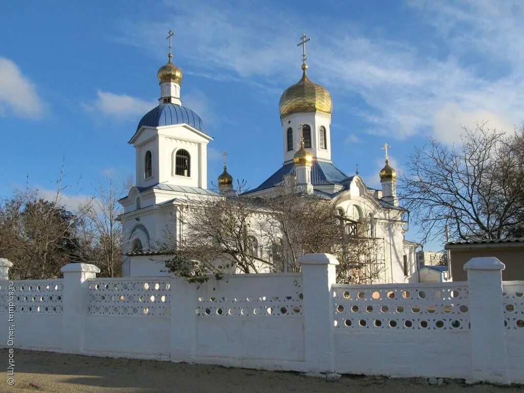 Храм успения пресвятой богородицы керчь. Крым ленинское церковь рождества пресвятой богородицы. Церковь рождества богородицы керчь. Храм рождества керчь. Храм рождества керчь.