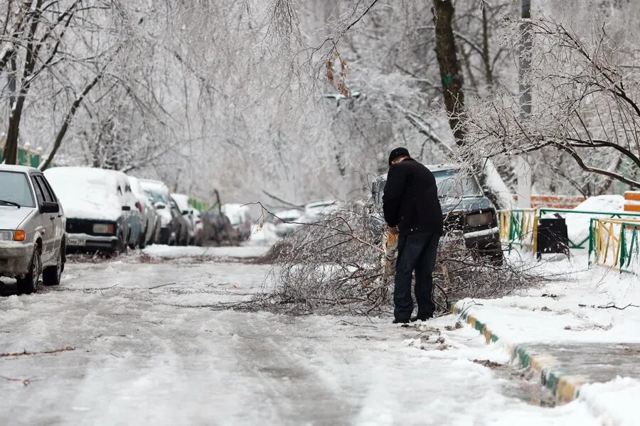 4 декабрь 2010. Ледяной дождь в России (2010 г, декабрь). Ледяной дождь в Москве 2010. Ледяной дождь в России 2010 год. Ледяной дождь в Москве 25 декабря 2010.