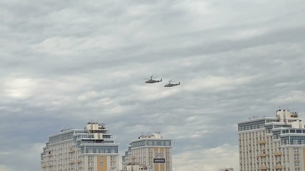 треугольник в небе над краснодаром. пыль над краснодаром. краснодар с высоты птичьего полета. краснодар что летает. краснодар с высоты.