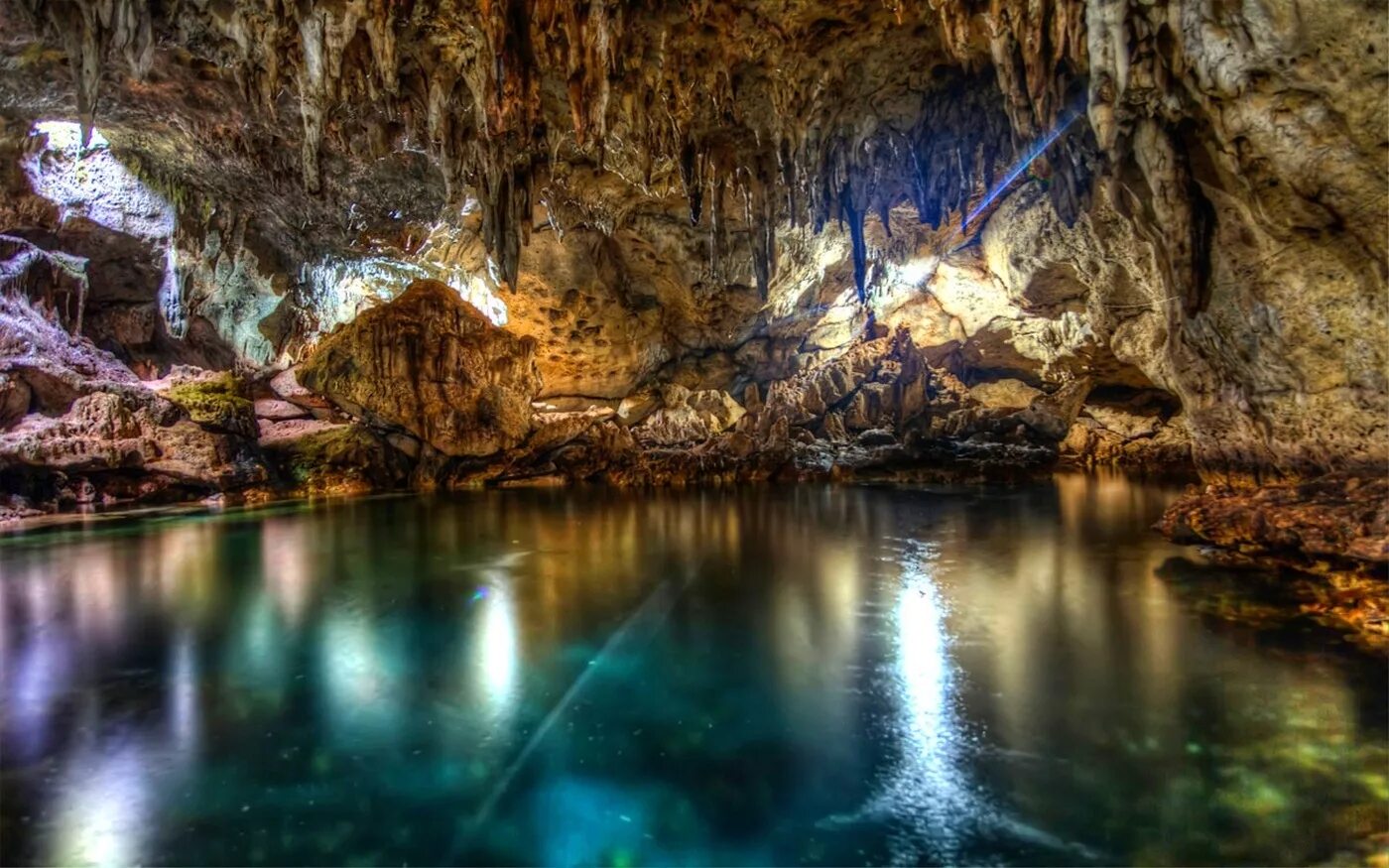 Caves de. Пещера голубое озеро Кампу-Гранди. Пещеры Хинагданан. Подземное озеро Бохол. Сак-Актун.