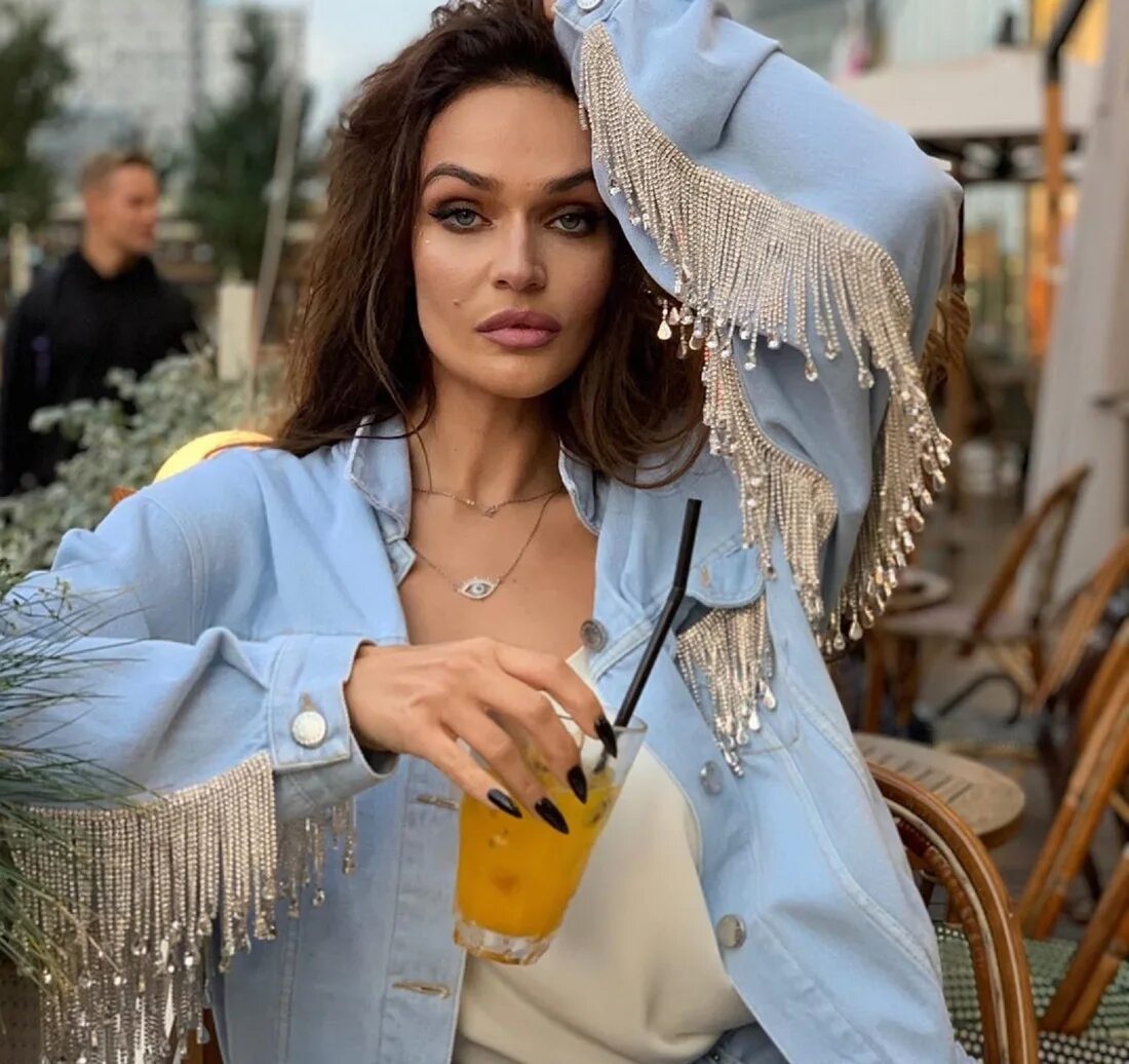 Сторис водонаевой. Сторис водонаевой. Водонаева сейчас 2020. Одежда от алены водонаевой. Алёна водонаева 2021.