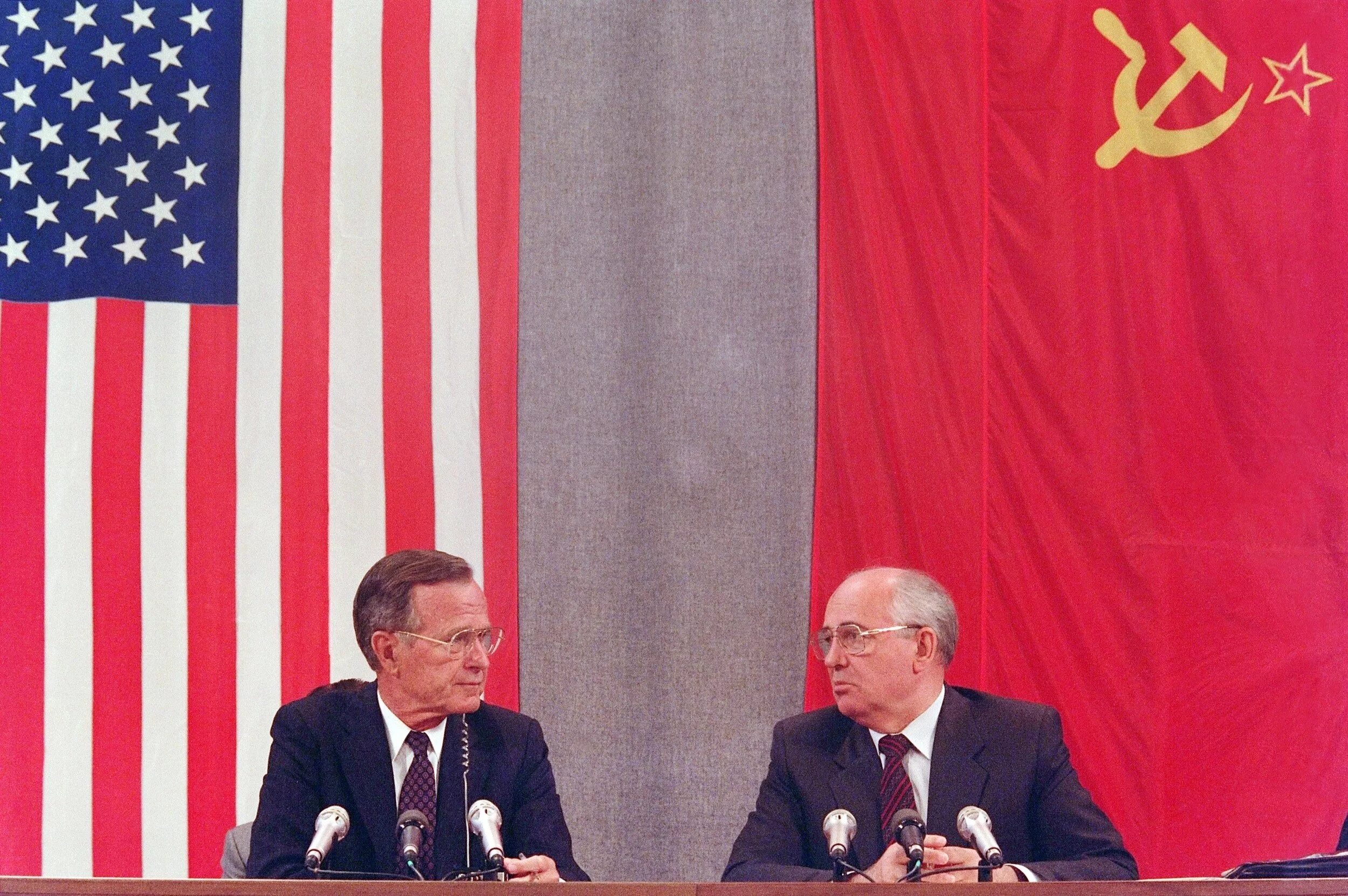 1972 год договор между ссср и сша. Буш и Горбачев 1991. Джордж Буш старший 1991.