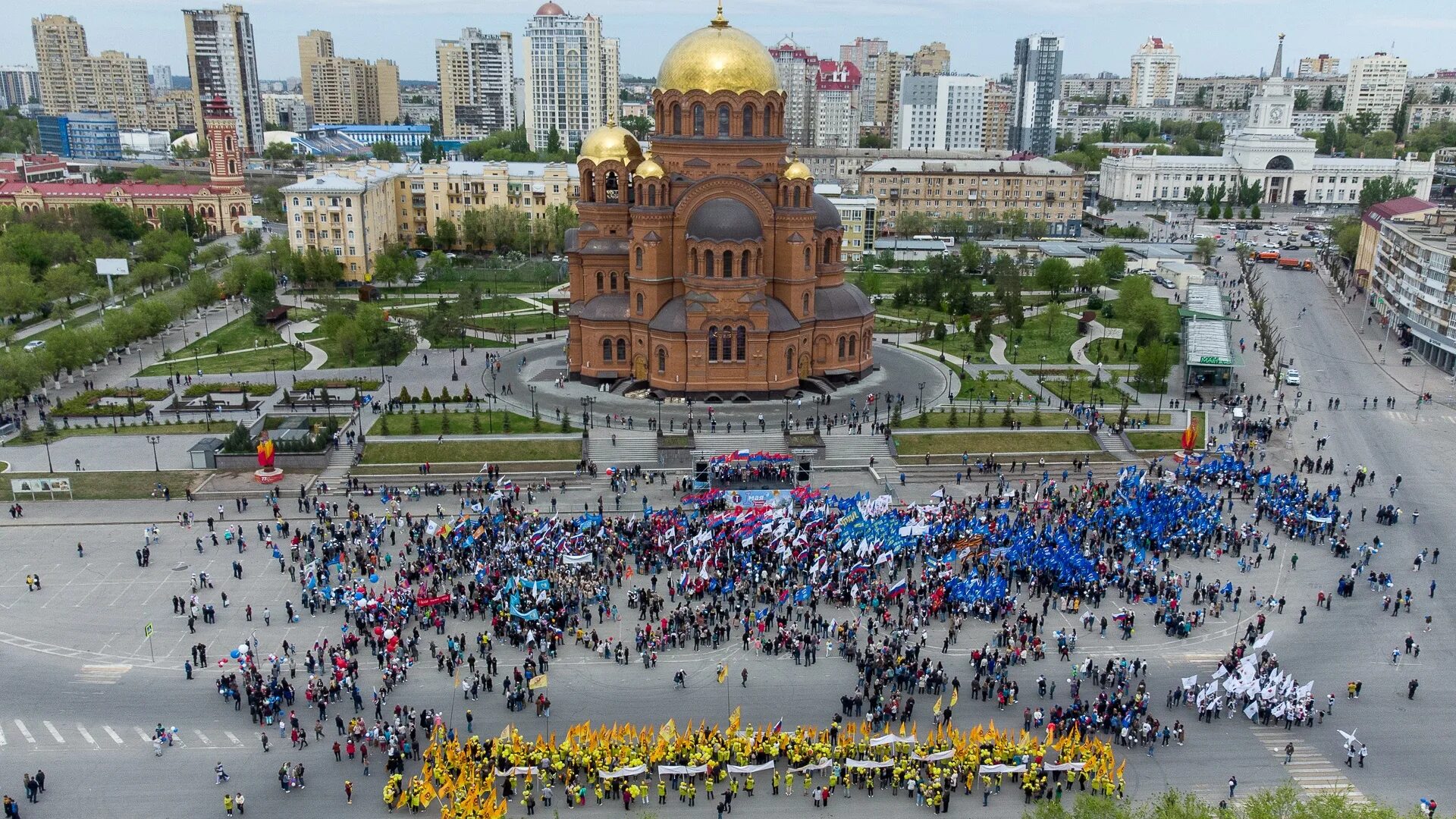 Каким будет май в волгограде. Площадь павших борцов Волгоград. Центральная площадь Волгограда. Волгоград 2022.