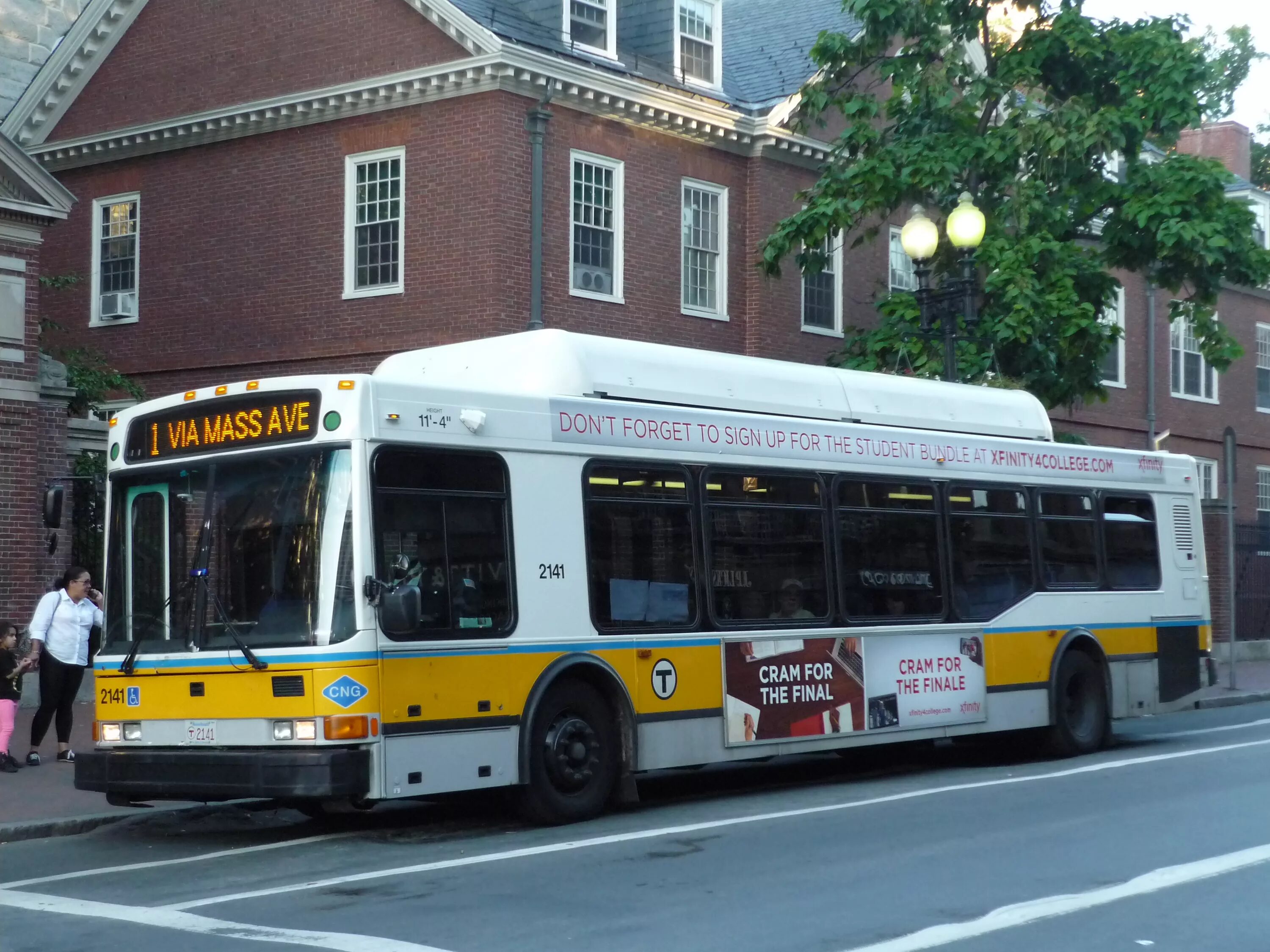 Автобус первую часть. Общественный транспорт в Бостоне. Автобус 1. MBTA Bus. Автобус-лодка в Бостоне.