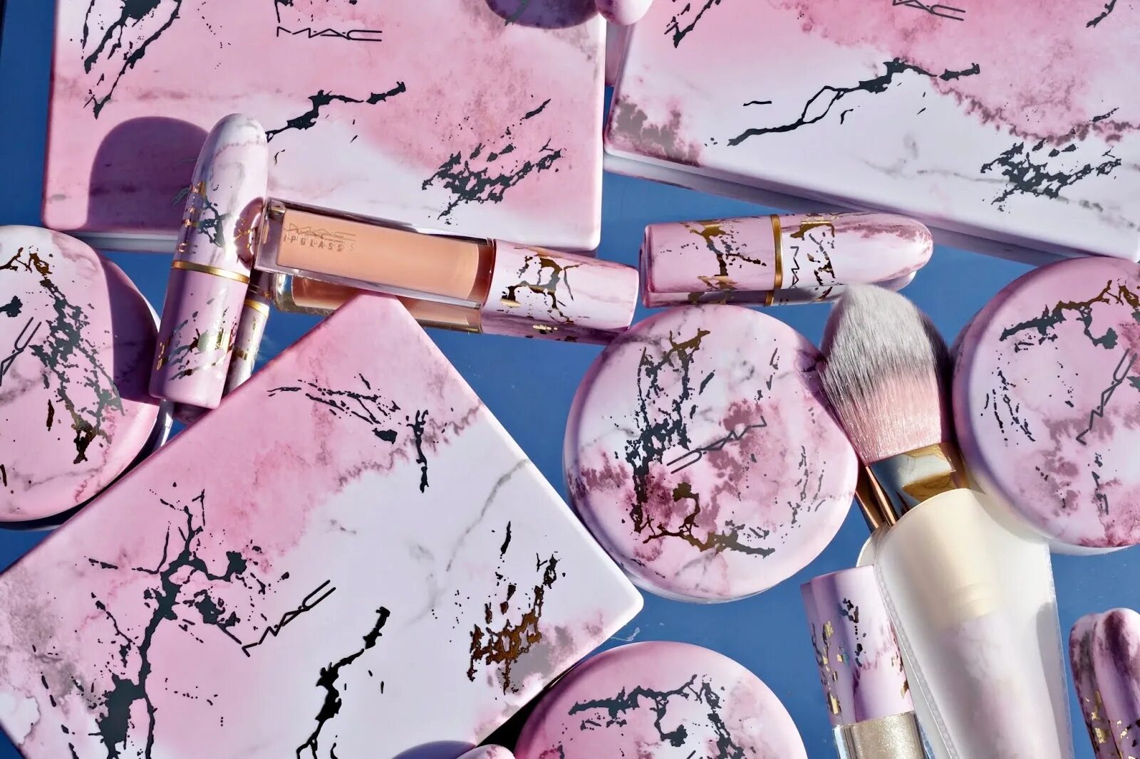 Эсте лаудер набор миниатюр. Wonder collection. Small wonders estee lauder. Оккультная астрономия. Mac sun powder.