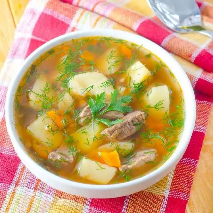 Мясной суп. Суп шулемка. шулемка охотничий суп. суп с картошкой. картофельный суп с мясом.