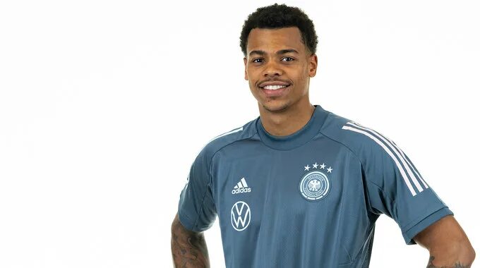 Лукас нмеча. Lukas nmecha. лукас нмеча футболист.