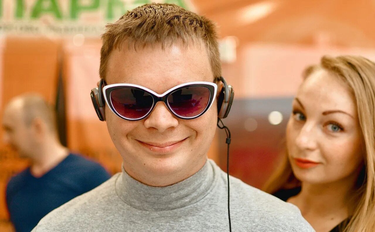 Девушка я не танцую. Женщина не танцую мем. я не танцую!. часы мир наизнанку. девочка я не танцую.