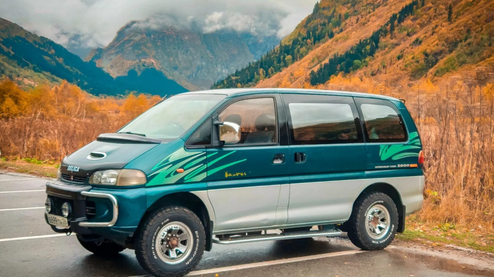 Митсубиси делика 2018. Мицубиси делика 4. Mitsubishi delica space gear. Митцубиши делика. Mitsubishi delica space gear chamonix.